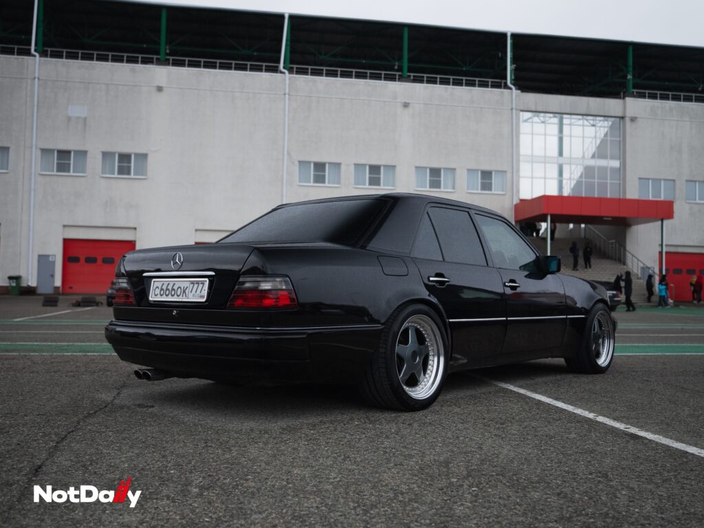 2) Mercedes-Benz E500 (W124) — Рябков Илья