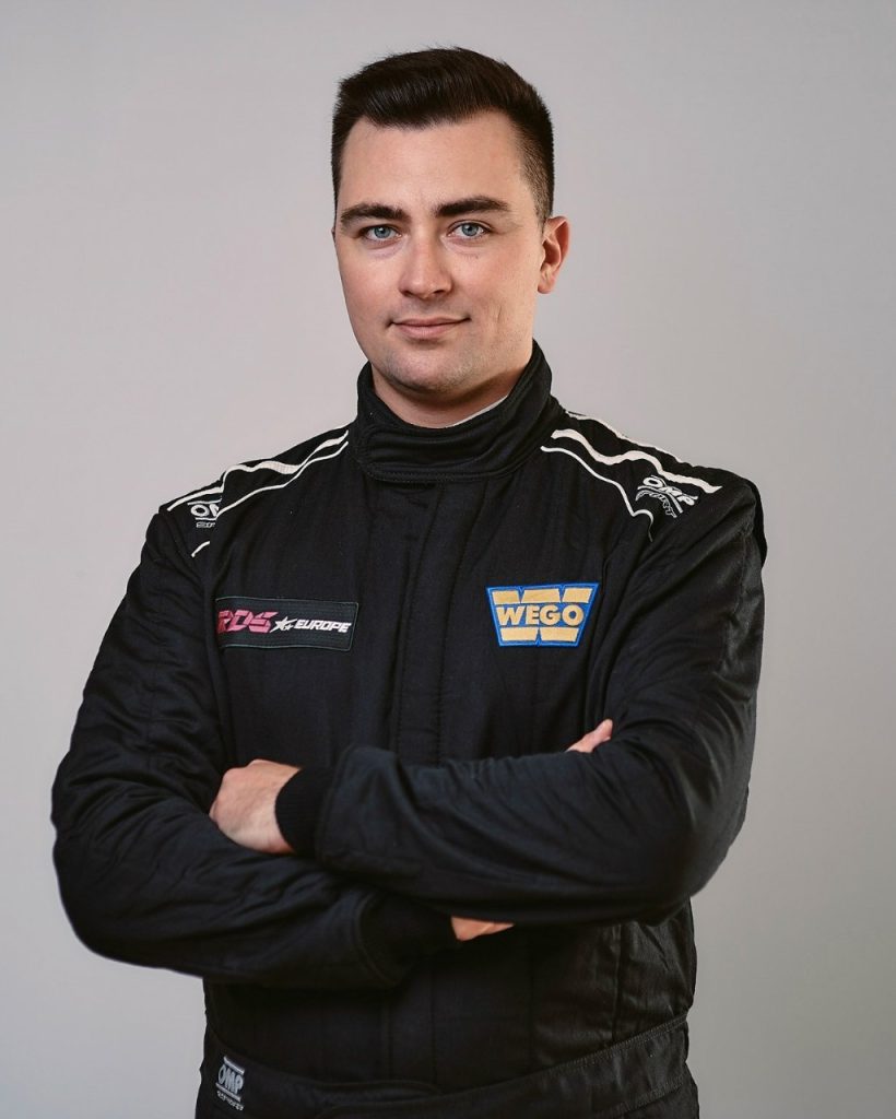 Игорь Беспалов на автомобильном мероприятии